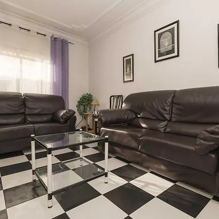 Trafalgar Apartment *